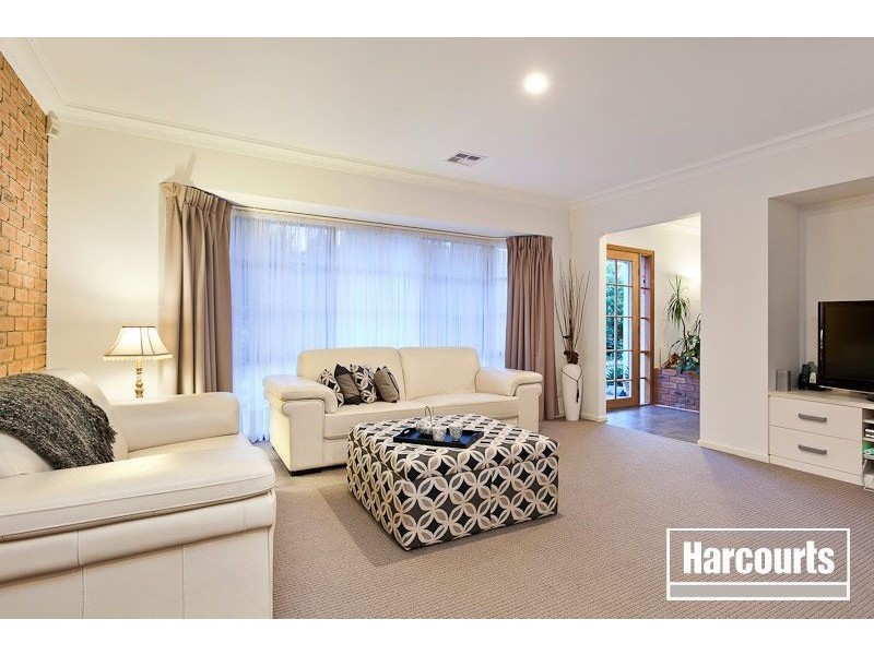 11 Hollydale Close, Berwick VIC 3806