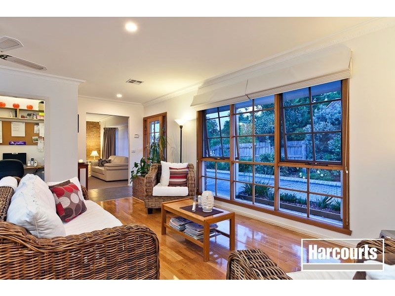 11 Hollydale Close, Berwick VIC 3806