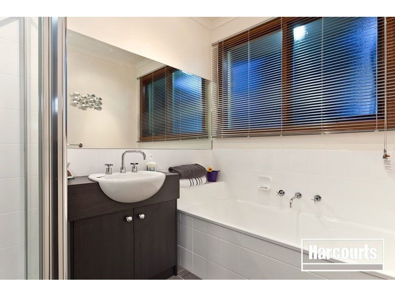 11 Hollydale Close, Berwick VIC 3806