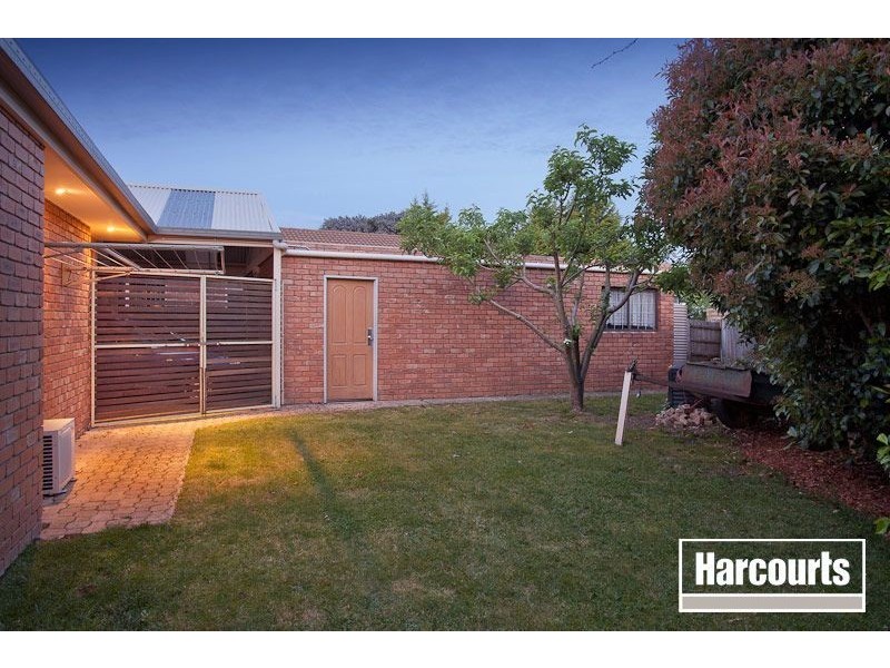 11 Hollydale Close, Berwick VIC 3806