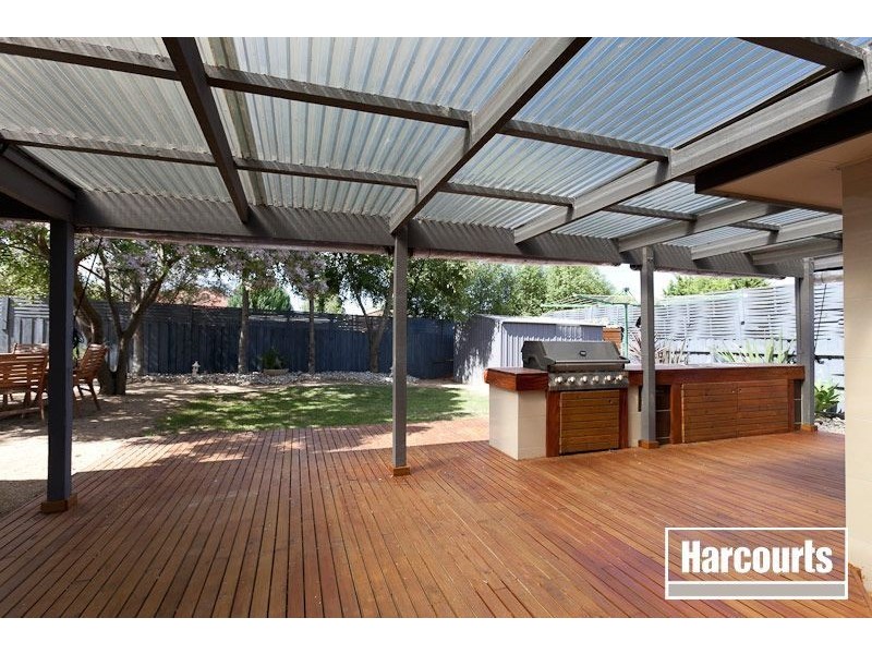 12 Hillman Court, Berwick VIC 3806