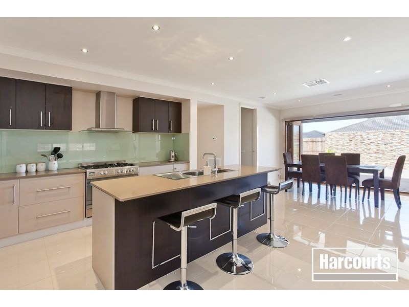 7 Honey Court, Berwick VIC 3806