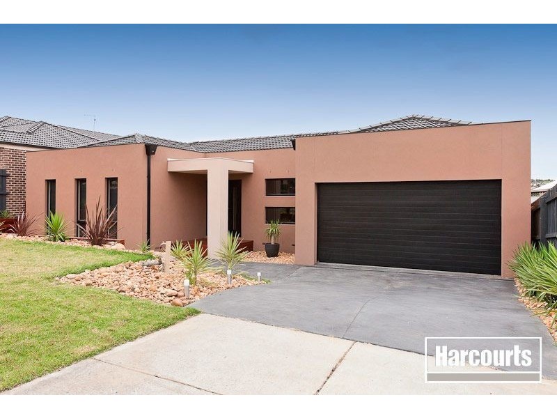27 Sheldon Drive, Berwick VIC 3806