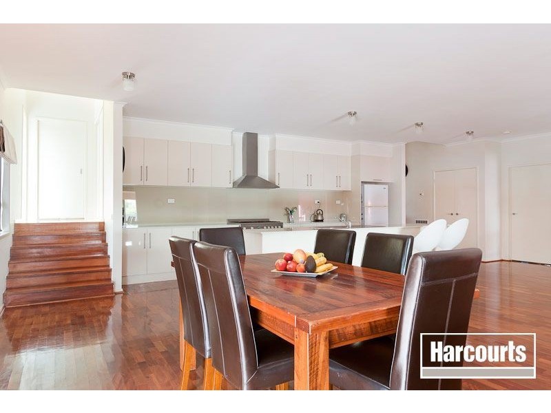 27 Sheldon Drive, Berwick VIC 3806