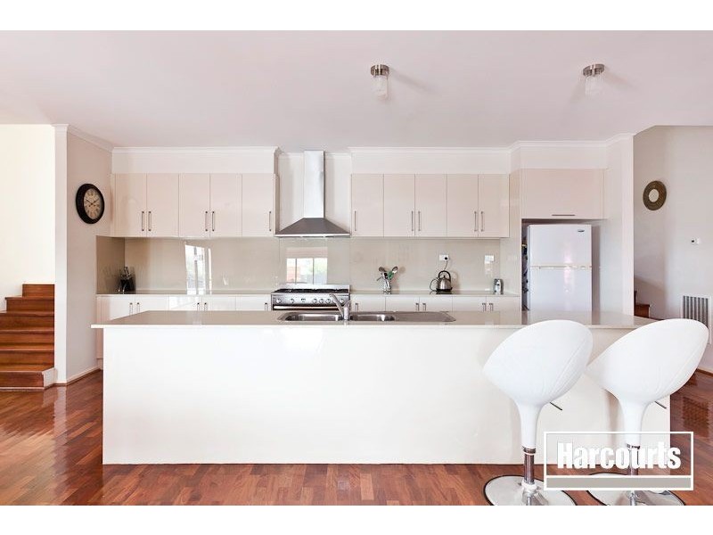 27 Sheldon Drive, Berwick VIC 3806