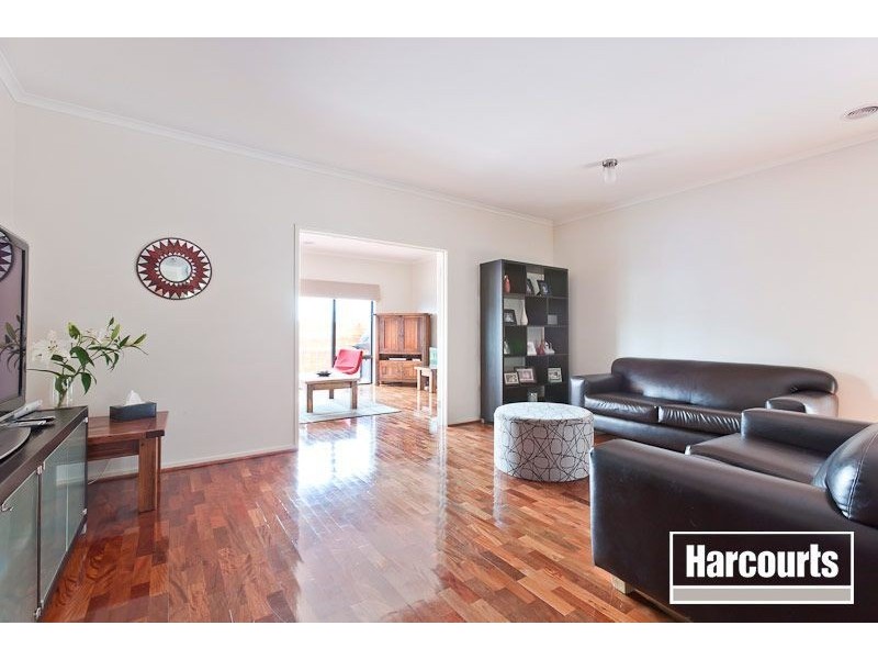27 Sheldon Drive, Berwick VIC 3806