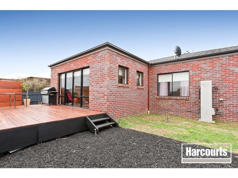 27 Sheldon Drive, Berwick VIC 3806