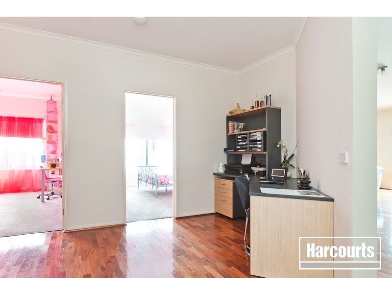 27 Sheldon Drive, Berwick VIC 3806