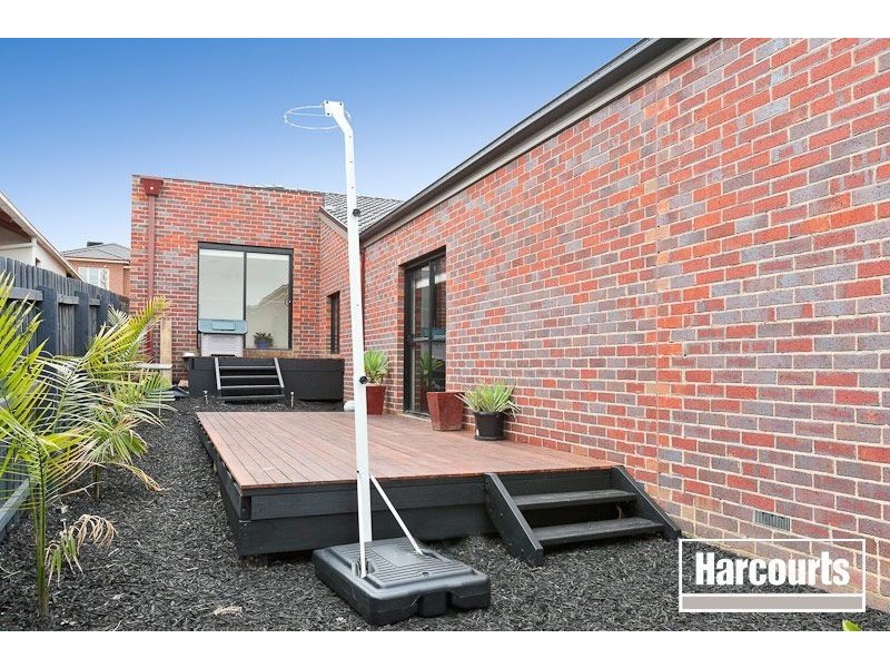 27 Sheldon Drive, Berwick VIC 3806