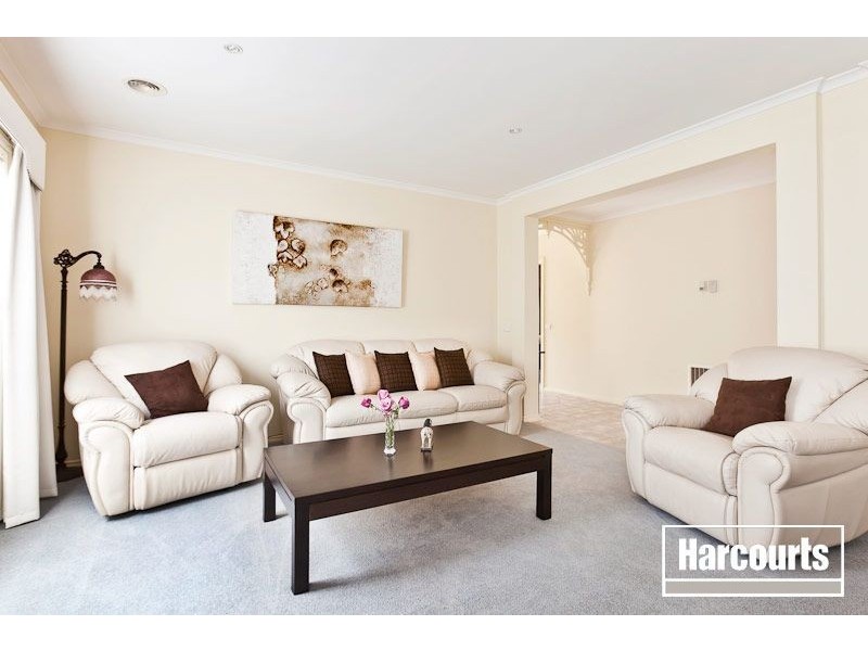 18 Caversham Terrace, Lynbrook VIC 3975