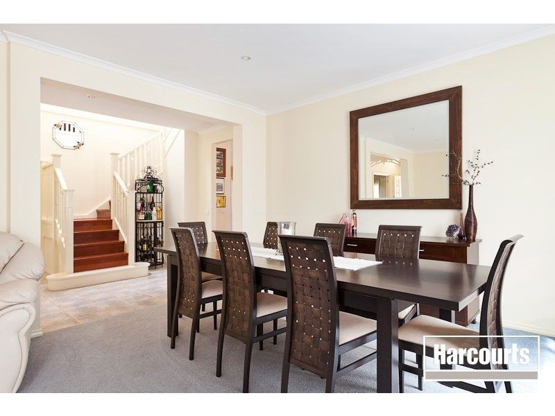 18 Caversham Terrace, Lynbrook VIC 3975