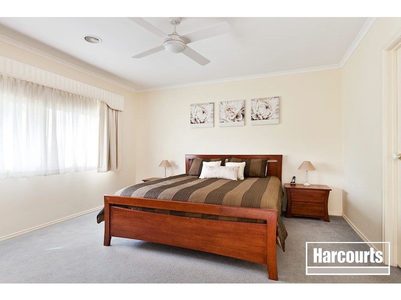 18 Caversham Terrace, Lynbrook VIC 3975