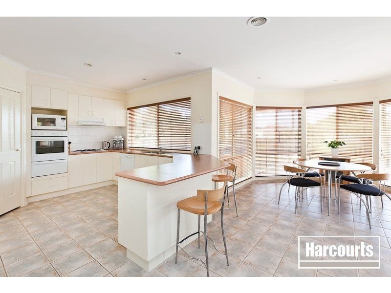 18 Caversham Terrace, Lynbrook VIC 3975