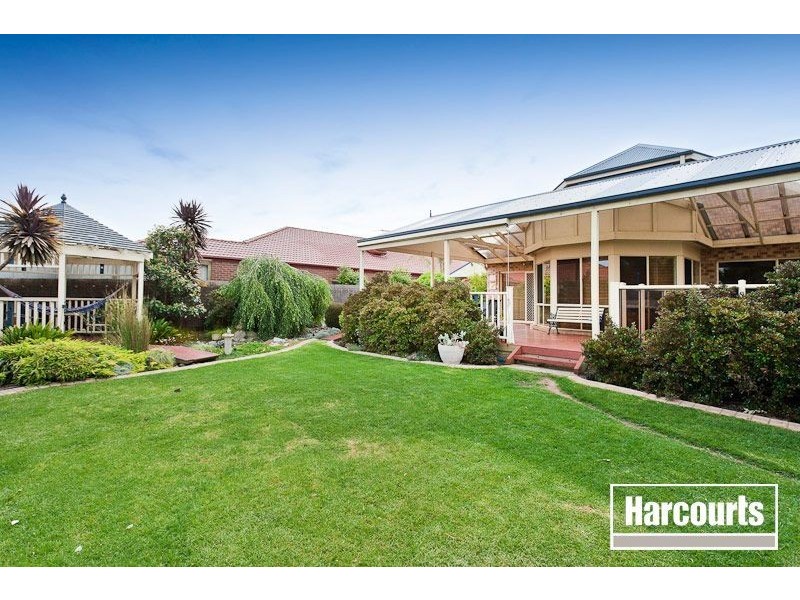 18 Caversham Terrace, Lynbrook VIC 3975