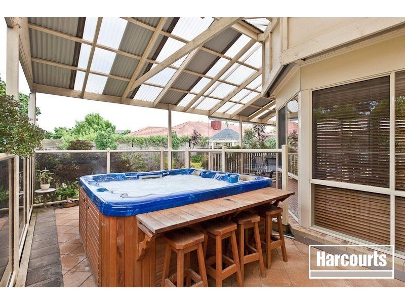 18 Caversham Terrace, Lynbrook VIC 3975