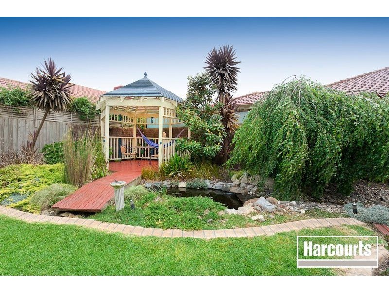18 Caversham Terrace, Lynbrook VIC 3975