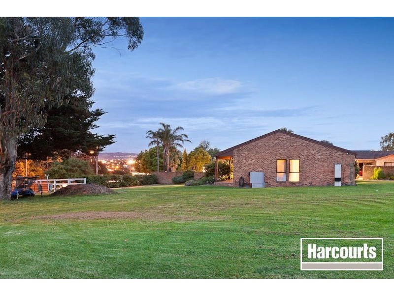 1 Halcyon Way, Narre Warren South VIC 3805