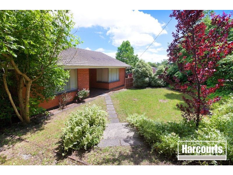 8 Inglis Road, Berwick VIC 3806