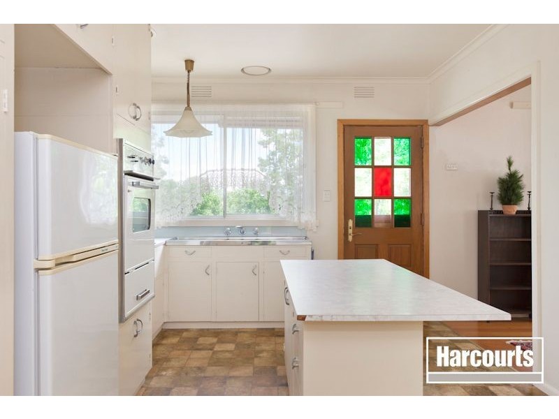8 Inglis Road, Berwick VIC 3806