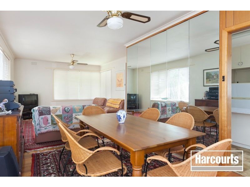 8 Inglis Road, Berwick VIC 3806