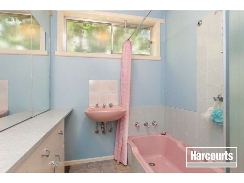 8 Inglis Road, Berwick VIC 3806