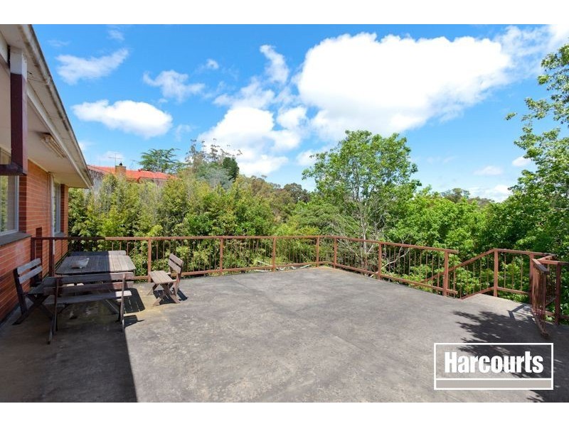 8 Inglis Road, Berwick VIC 3806
