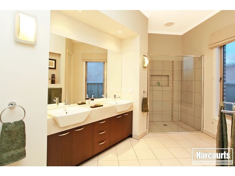 37 Bryn Mawr Boulevard, Berwick VIC 3806