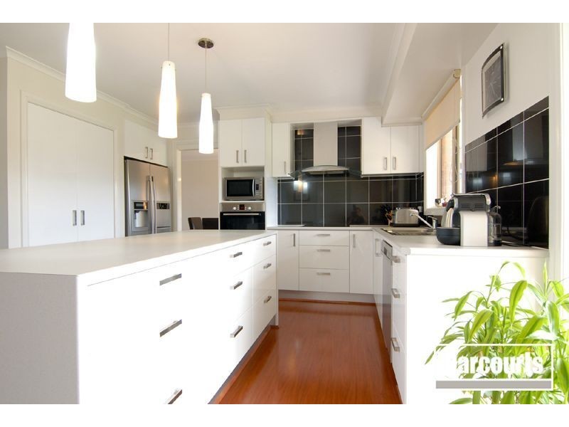 3 George Bass Avenue, Endeavour Hills VIC 3802