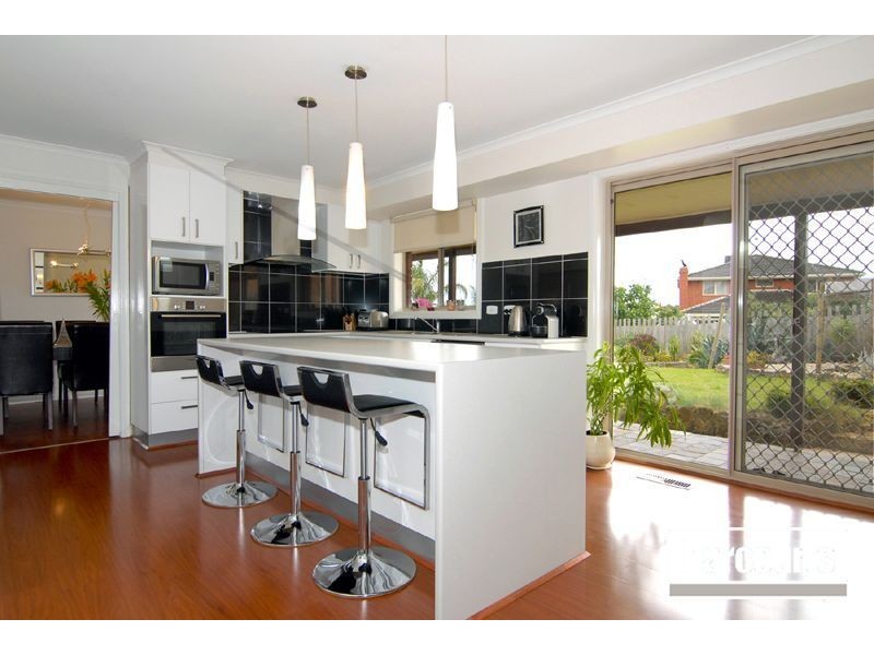 3 George Bass Avenue, Endeavour Hills VIC 3802