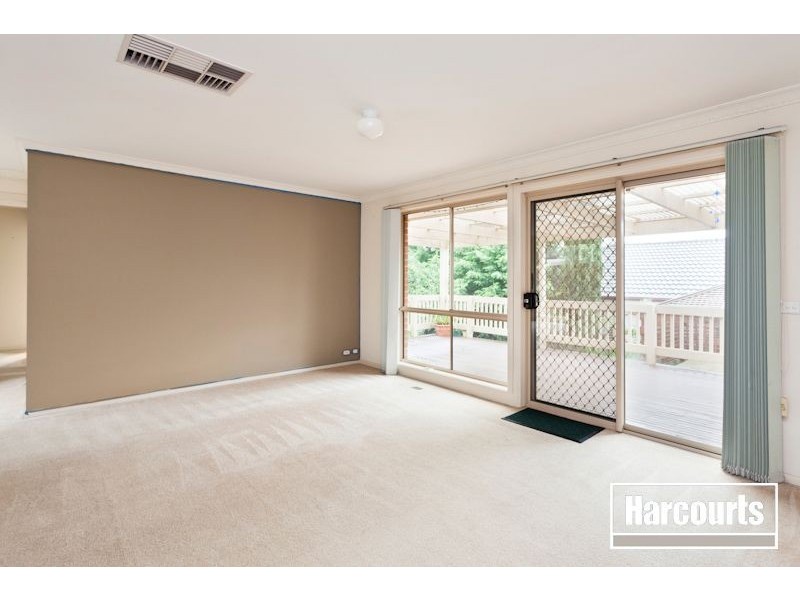 130 Earlsfield Drive, Berwick VIC 3806