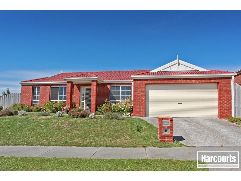 18 Oakgrove Drive, Narre Warren South VIC 3805