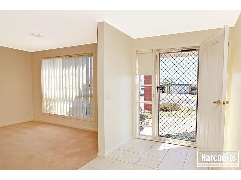 18 Oakgrove Drive, Narre Warren South VIC 3805