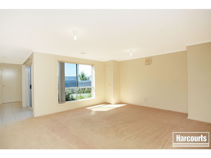 18 Oakgrove Drive, Narre Warren South VIC 3805