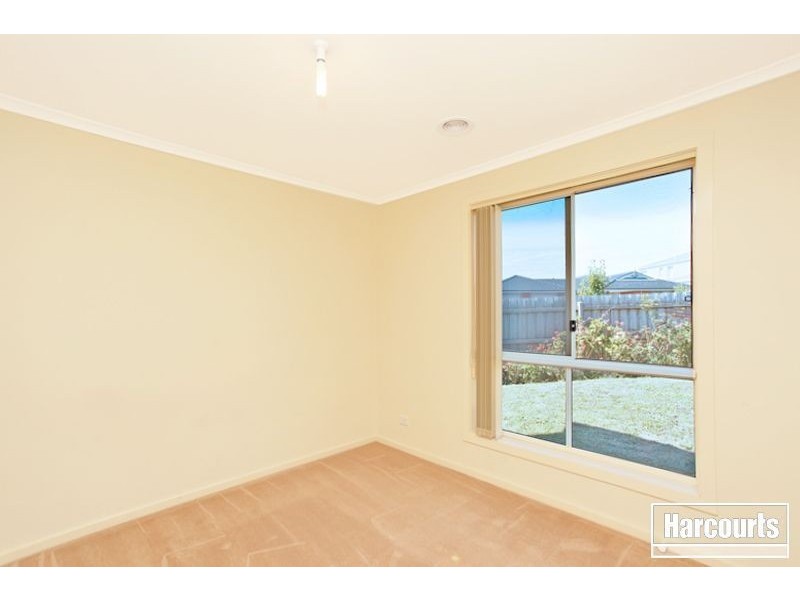 18 Oakgrove Drive, Narre Warren South VIC 3805