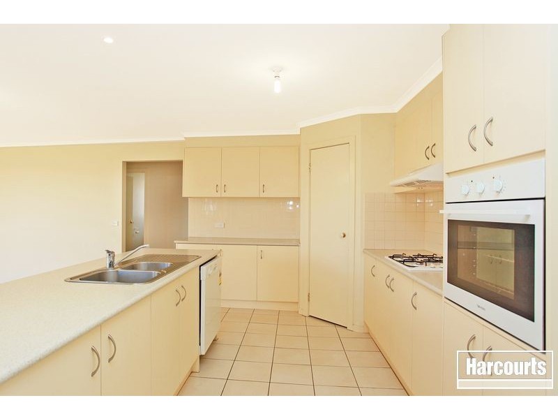 18 Oakgrove Drive, Narre Warren South VIC 3805