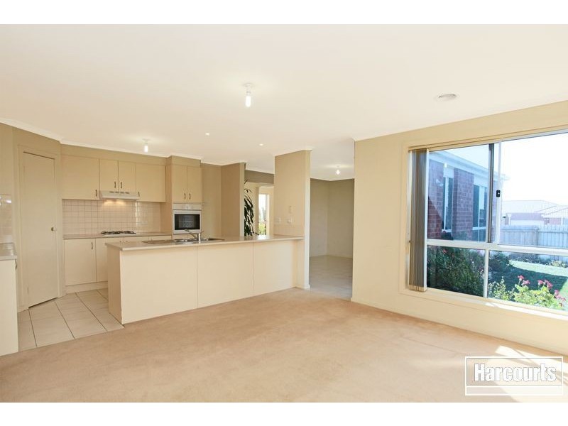 18 Oakgrove Drive, Narre Warren South VIC 3805