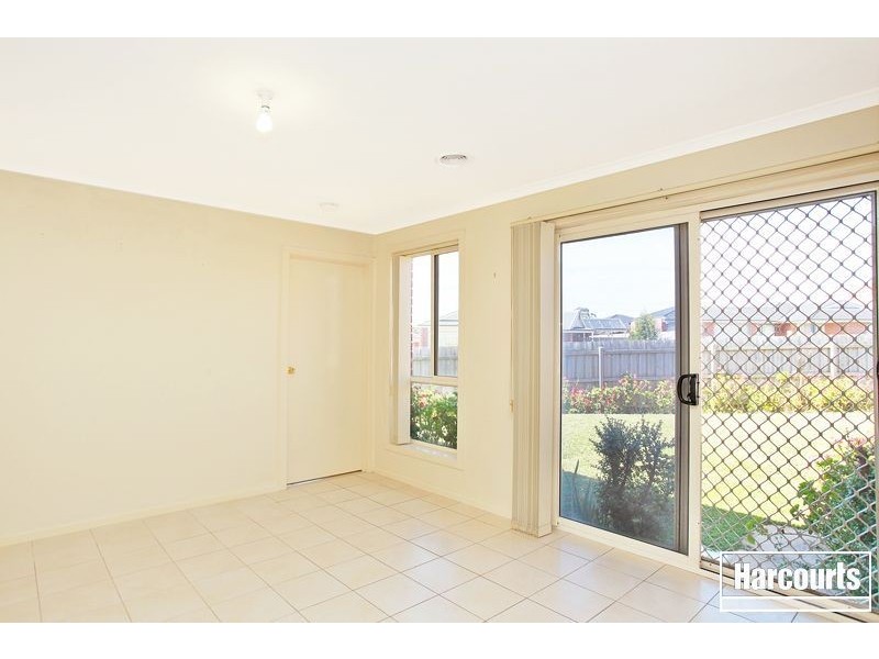 18 Oakgrove Drive, Narre Warren South VIC 3805