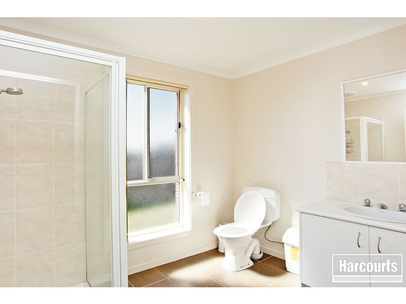 18 Oakgrove Drive, Narre Warren South VIC 3805