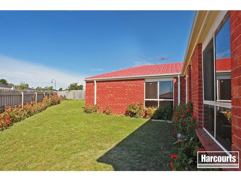 18 Oakgrove Drive, Narre Warren South VIC 3805