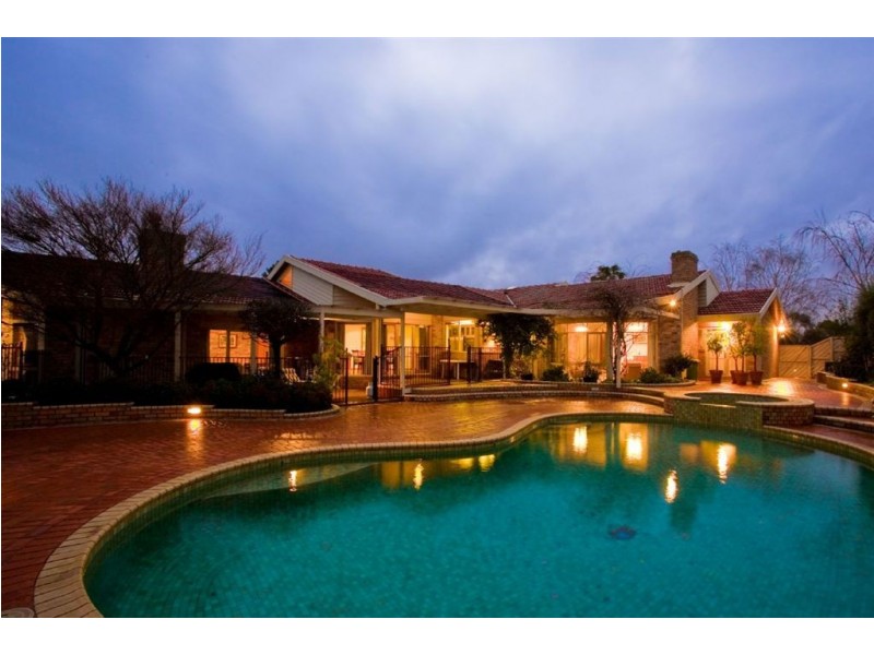 330 Hallam North Road, Lysterfield South VIC 3156