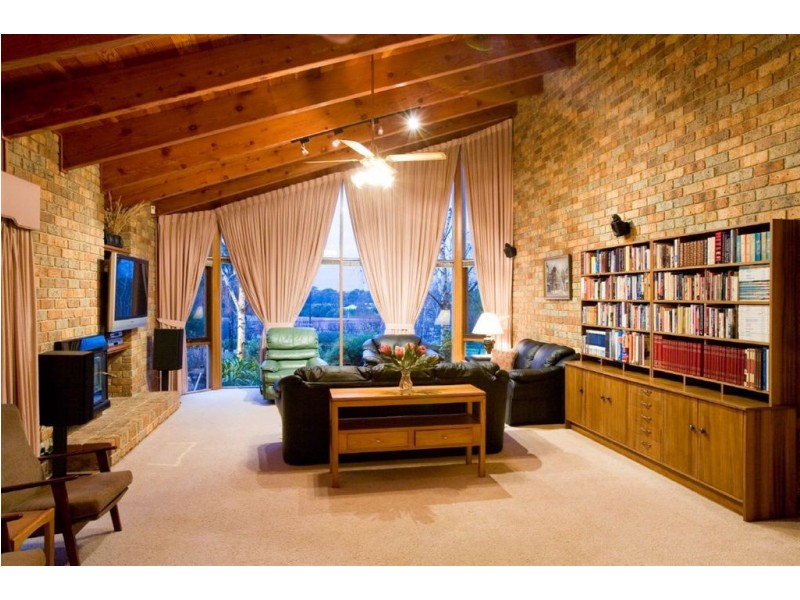 330 Hallam North Road, Lysterfield South VIC 3156