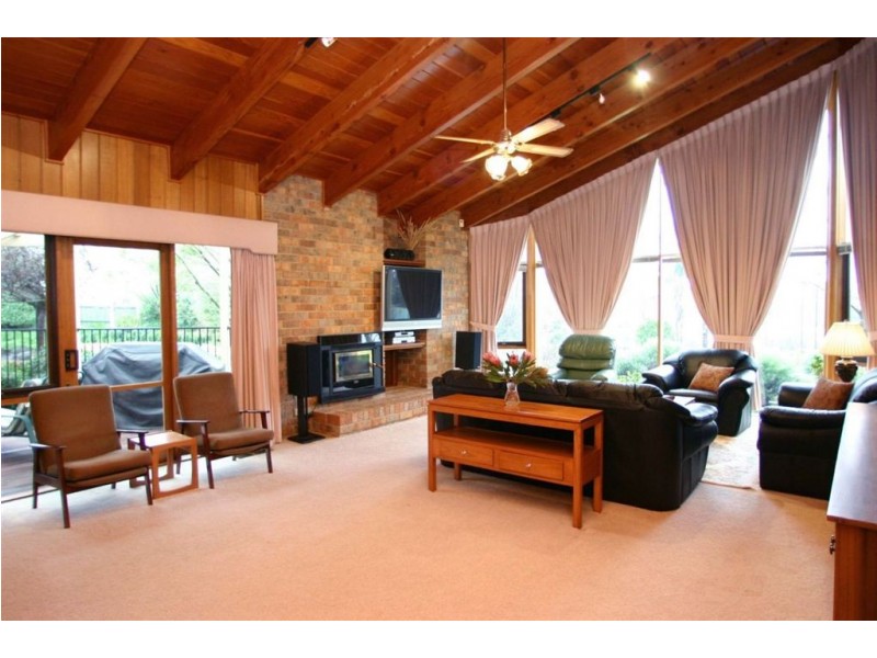 330 Hallam North Road, Lysterfield South VIC 3156