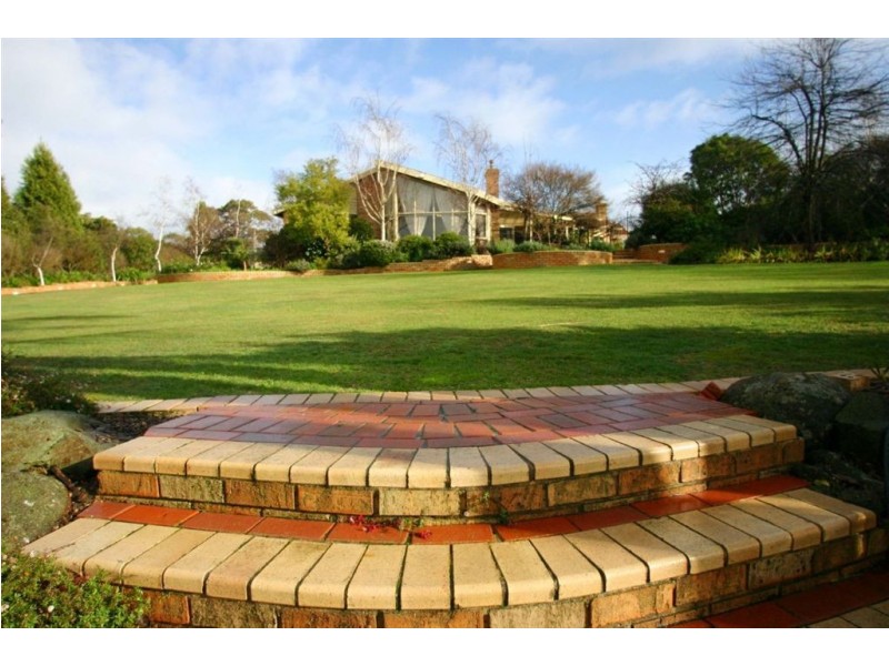 330 Hallam North Road, Lysterfield South VIC 3156