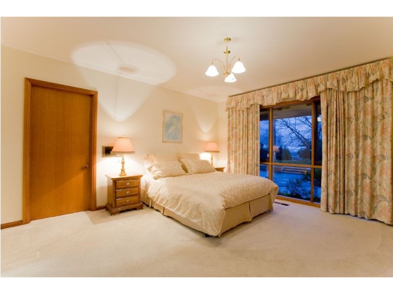 330 Hallam North Road, Lysterfield South VIC 3156