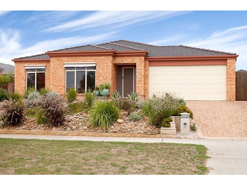 22 Yorkshire Drive, Cranbourne North VIC 3977