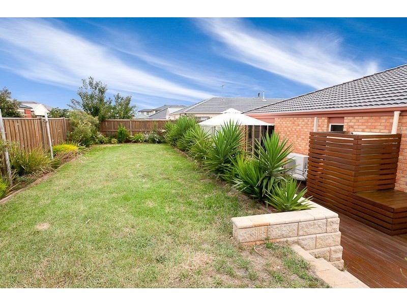 22 Yorkshire Drive, Cranbourne North VIC 3977