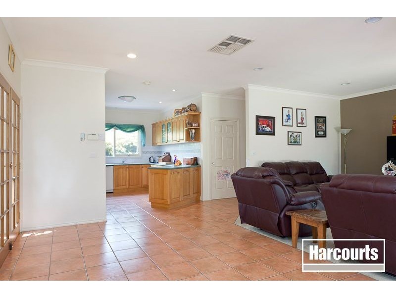 32 Highland Crescent, Narre Warren South VIC 3805