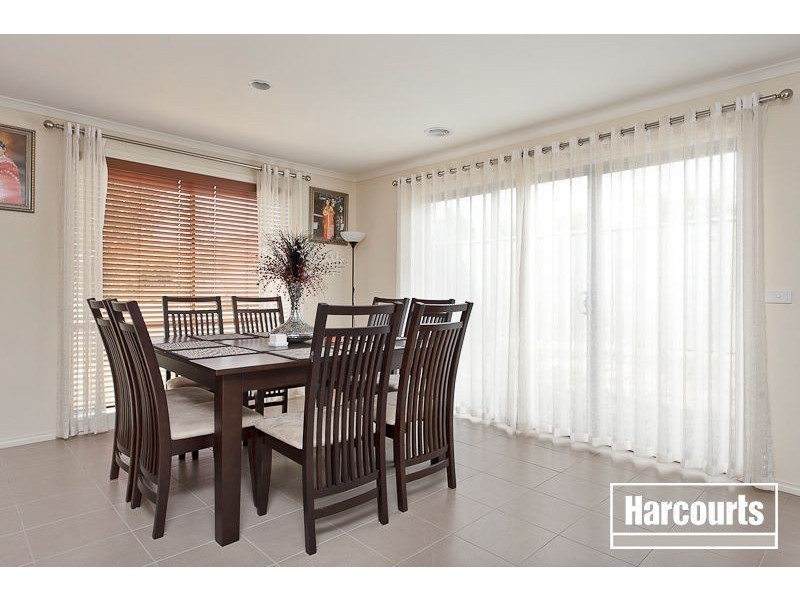 64 Ridgemont Drive, Berwick VIC 3806