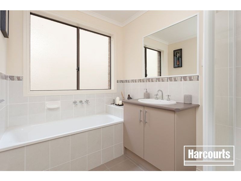 64 Ridgemont Drive, Berwick VIC 3806