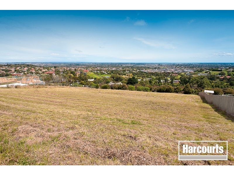 8 Panoramic Tce, Berwick VIC 3806